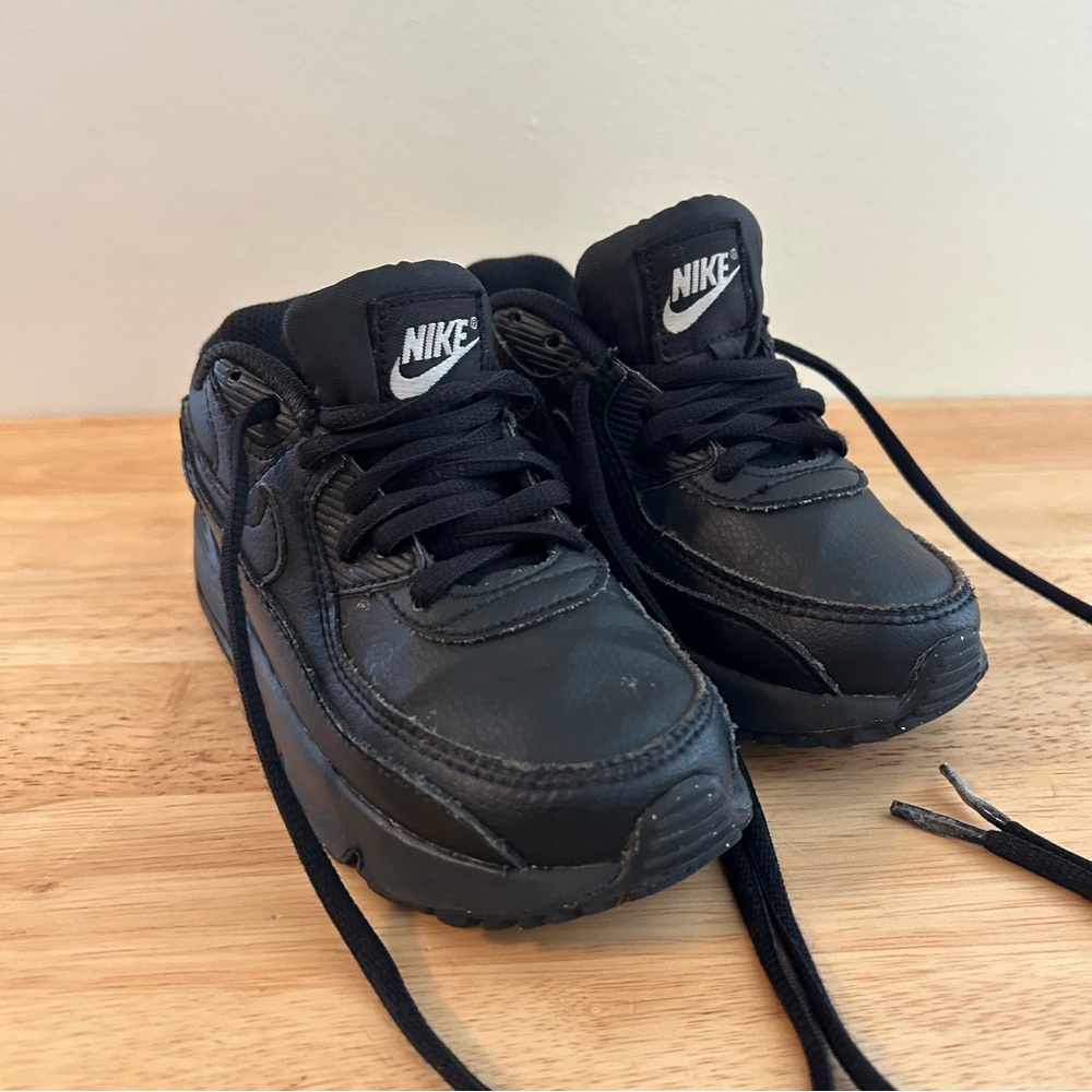 Nike Air Max 90 Easy On Shoes Youth 10C Black Leather CD 6868-001 Sneakers Kids